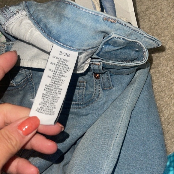 RE Generation by Celebrity Pink Jeans - Picture 4 of 6